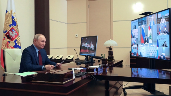 «Защитить россиян от скачков цен»: Путин призвал рачительнее относиться к поставкам продуктов за рубеж