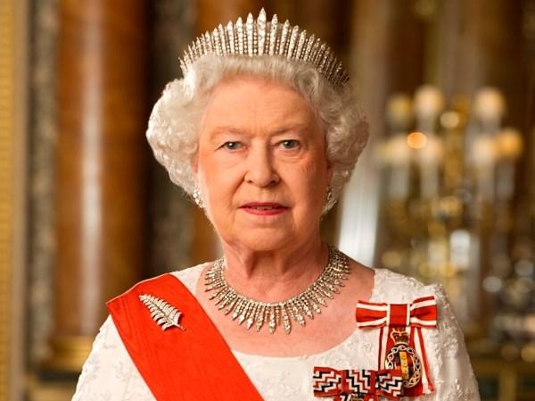 Королева Елизавета II передает свои обязанности принцу Чарльзу