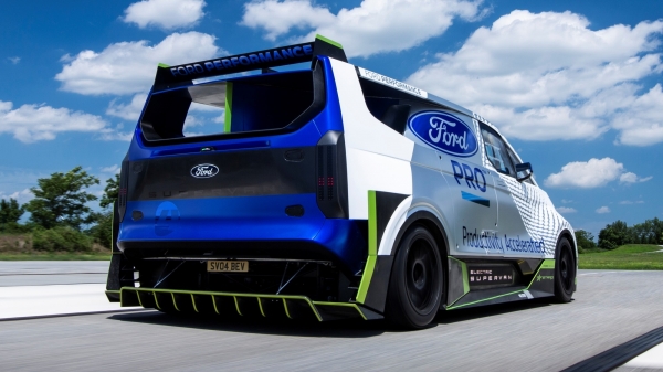 Ну очень быстрая доставка: представлен 2000-сильный фургон Ford Pro Electric SuperVan