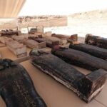 Уникальные саркофаги с мумиями и древние папирусы обнаружены в Египте