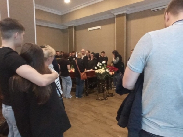 С внезапно погибшей 20-летней балериной Алесей Лазаревой прощаются на родине в Тольятти | Корреспондент