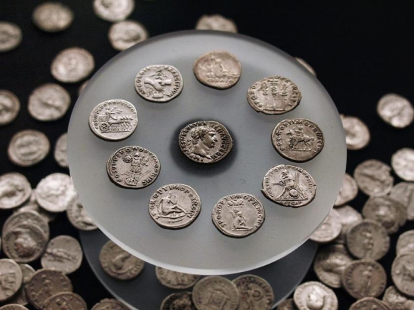 В Израиле найдена серебряная римская монета с изображением Луны