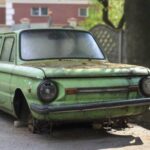 Ржавые дряхлые автомобили приобрели в Москве дикую популярность