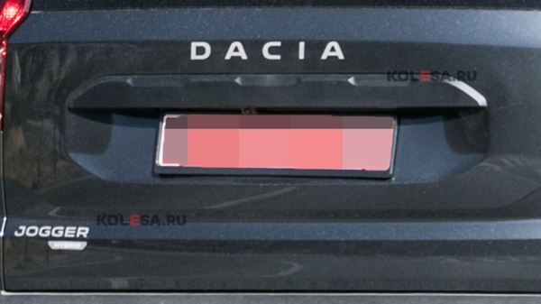 Dacia готовит новую версию Jogger: кросс-универсал проехался на камеру