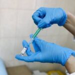 В погоню за коронавирусом послали «универсальную прививку»