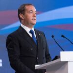 Медведев сравнил расширение НАТО у границ РФ с раковой опухолью