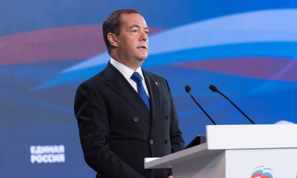 Медведев сравнил расширение НАТО у границ РФ с раковой опухолью