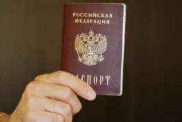 Шольц «с трудом» представляет себе запрет выдачи россиянам шенгенских виз