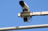 На столичных дорогах появились «сдвоенные» камеры: за одно превышение — «серийный» штраф