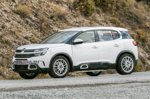 Peugeot тестирует новый кроссовер e-3008 в «теле» Citroën C5 Aircross