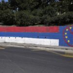 «Люди не могут принять это лицемерие»: почему население Сербии не поддерживает курс на вступление в ЕС — РТ на русском