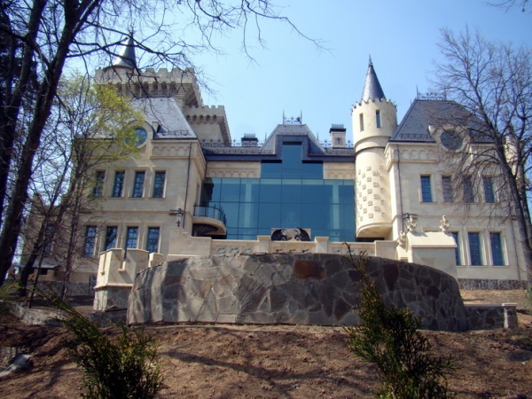 Алла Пугачева срочно продаёт свой замок в деревне Грязь за миллиард | STARHIT