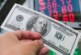 Экономисты объяснили ослабление рубля: «На российскую валюту оказывают давление»