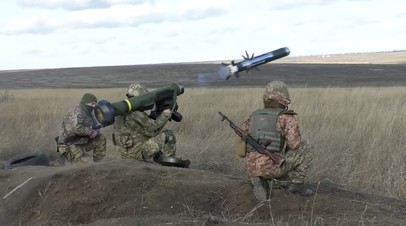 Украинские военные с американским ПТРК Javelin