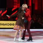 Арзамасова обнимается с Кацалаповым, Милохин целует Медведеву перед уходом. Страсти «Ледникового периода» | STARHIT