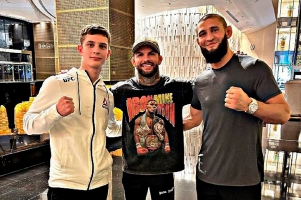 Сын Рамзана Кадырова во время дебютного боя в ММА победил соперника нокаутом | STARHIT