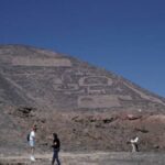 Ученые нашли десятки загадочных наскальных рисунков Наска в Перу
