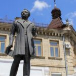 На Украине снесли тульчинские памятники Суворову и Пушкину