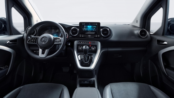 Серийный Mercedes-Benz EQT: аналоговые приборы, техника Renault и две кемпер-версии
