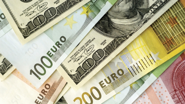 Впервые с апреля: почему курсы доллара и евро поднялись выше 72 и 77 рублей