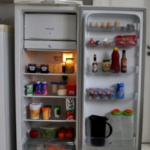 Онколог Карасёв заявил, что залежавшиеся в холодильнике продукты провоцируют развитие рака