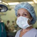 «Сострадание пересиливает брезгливость»: в России резко выросла популярность профессии медсестры
