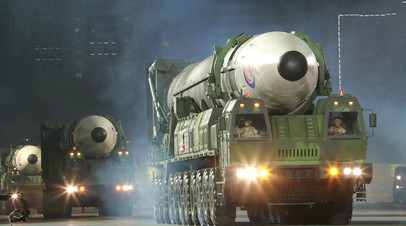 Демонстрация межконтинентальной баллистической ракеты (МБР) «Хвасон-17» на параде в Пхеньяне