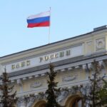 После 9 марта 2023 года: почему Центробанк решил продлить ограничения на снятие валюты в России — РТ на русском