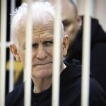 В Минске осудили на 10 лет нобелевского лауреата Беляцкого