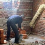 Рабочие начали ремонт курской поликлиники, поврежденной при атаке БПЛА — РИА Новости, 09.03.2024