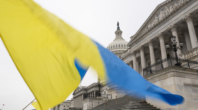 Капитолий и флаг Украины