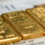 На фоне ослабления доллара: почему мировые цены на золото обновили исторический максимум — РТ на русском